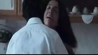 فضيحة زوجة الأب المنتشرة: شاب يصور قضيبه الكبير وهو يدمر فرجها