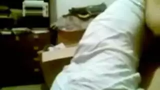 قطة مصرية مثيرة تُدمر من قبل عشيقها الشاب في شريط جنس صريح