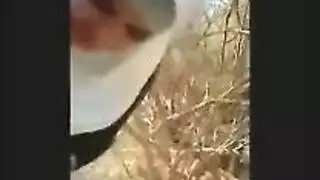 جنس فموي صريح: محجبة تأخذ سائل سعودي في حلقها