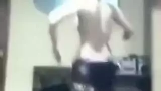 بورن محلي مكشوف: مشهد جنس عنيف في الداخل