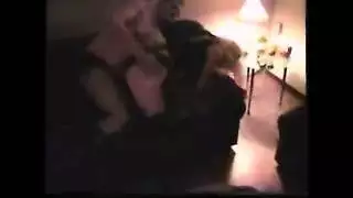 مشهد إناث صريح: اختراق عميق بقضيب صناعي