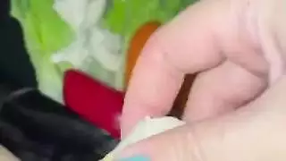 فتاة عذراء في سن المراهقة هواة تحصل على مهبلها محشو مثل عشاء عيد الشكر