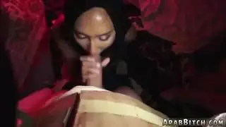 خادمة عربية ذات صدر كبير تُمارس الجنس بخشونة في ستوديو إباحي