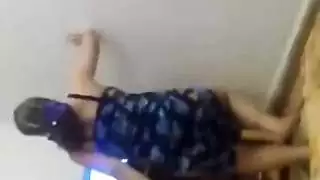 ملكة المؤخرة العربية تتباهى بمؤخرتها الضخمة في رقصة مثيرة