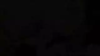  خيال الجنس الجماعي: فتاة صغيرة تخدم قضيبًا كبيرًا مع مشاركة فحل أسود