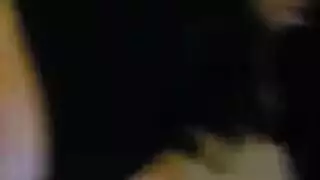 عاهرة ناضجة ممتلئة الصدر تحصل على جنس جماعي شرجي من أشقاء زوجيين مراهقين