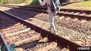 ضخ السائل المنوي عميقاً في حفرتها