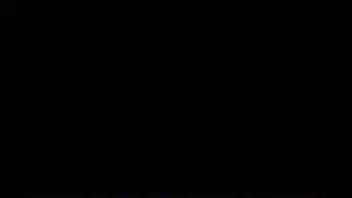 فتاة سمراء مكتنزة تستمني بلعبة جنسية خضراء