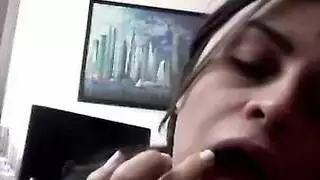 وجوه البوكر والجماع: مشهد مثلث جنسي للمراهقين