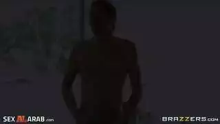 الام و الخاله تعلم ابنهما الجنس