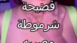 متعة مؤلمة: شرموطة مصرية تتمدد بقضيب ريفي