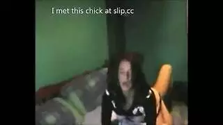 مراهقة مغرورة ذات قوام ممتلئ تستمني وتئن بصوت عالٍ ولا أحد في المنزل