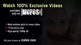 الغريب يمارس الجنس مع جوسلين كيلي بعمق بينما تمسك بثدييها الكبيرين