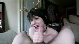 بنت صغيره وطزها جميل وصغير يفشخه صديق اخوها عنف