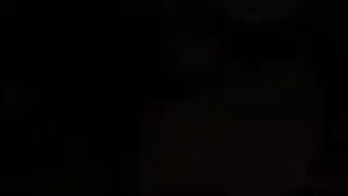 سكرتيرة وقحة تأخذ قضيبًا في مكتبها تئن وتنزل بقوة