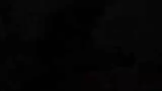 تَفريج ساقيها على اتساعهما لفرجها المبلول يُضاجع بعنف