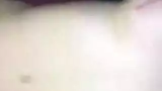 طالبات مستثارات يتعلمن كيفية ركوب القضيب والقطر من المحترفات