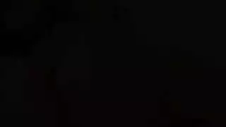 تريد امرأة سوداء الشعر أن يمسح في بوسها وتريد أن تدفع