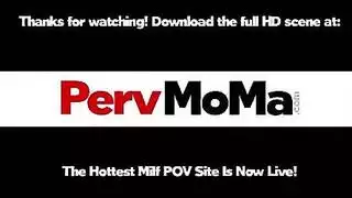 الشاب الوسيم ينيك كس زوجة الأب الضيق بقوة