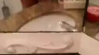 سابرينا هي امرأة ناضجة بريطانية تحب ممارسة الجنس مع ديفيد فينيكس خلال ساعات عملها العادية