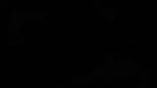 فتيات مبهرات في الثياب الطويلة تقدم للرجل المحظوظ استمناء مزدوج ولقطة قذف