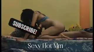 طالبة نجم إباحي تأخذ قضيبًا ضخمًا في مؤخرتها