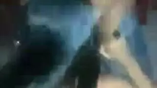 اختراق مزدوج شديد: تمديد حفرتها والاستماع إلى صراخها