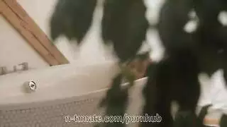 ضعف المؤخرة، ضعف المتعة: ثلاثي شرجي قاسي