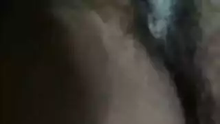 فتاة شقراء ممتلئة الجسم تحصل على لعق مهبلها المبلل بعنف