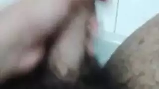 أربعينية تتصل مع شب صغير