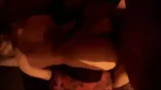 عري عام: مراهقة كبيرة الصدر تحصل على قذف داخلي تحت السماء