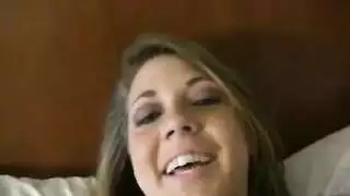 كاسيدي كلاين ذات العيون الخضراء تمارس الجنس الخام في مشهد صريح