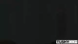 ثلاثية سحاقية إباحية: إيلاج مزدوج وجنس قاس