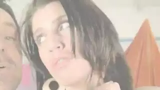 نقول له: ذلك الزب الأمريكي مخصص لأكساسنا المبللة