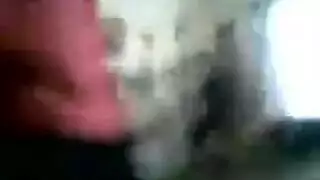 يصور مرات اخوه في المطبخ