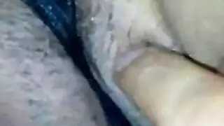 واحد بينيك واحدة فى الخرابة عندهم سنه