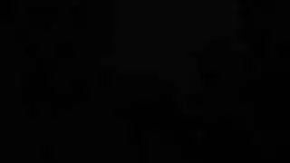 حركة سحاقية صريحة: قضيب اصطناعي مزدوج في فتحات ضيقة