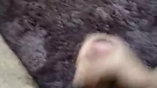 استمناء غاضب على انتصاب مشعر يقذف بقوة على الحصيرة