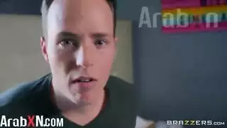 بت تتناك من ابوها وأم تدخل عليهم فينيكها