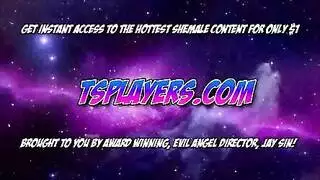 شيميل مثيرة ذات قضيب كبير تمارس الجنس مع شاب قوي