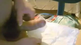 المتدربة تدفع القضيب بعمق في حلقها في أول مص قضيب بمكتب