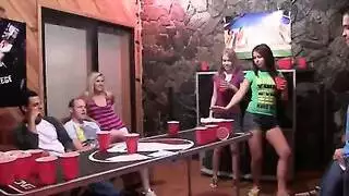 يضحك إعطاء رئيس التبول الألمانية