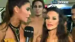 مجموعه من الديوك تنيك شرموطه واحد فقط