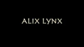 حصلت أليكس لينكس على مارس الجنس في المطبخ ، من قبل ابنها ، مع شقراء قرنية