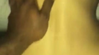 الرجل الأسود مع الديك ضخمة يدفع ديك له في كس زوجته ضيق ، مثل مجنون