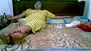سكس محارم عرب ام مصرية مع زميل ابنها فى العربيه